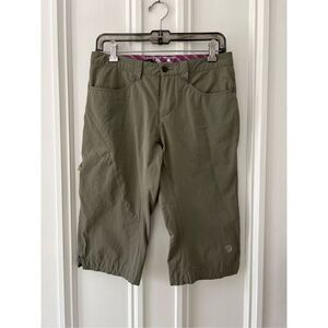 Mountain Hardware khaki green cropped capri pants 6